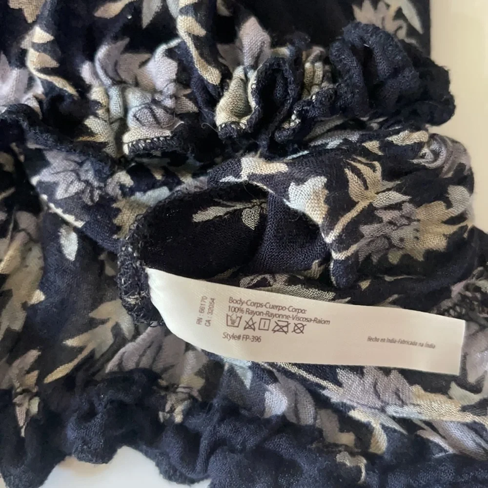 Free People Drippy pattern pintucks blouse XS/S